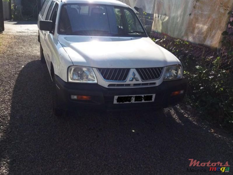 2007' Mitsubishi L 200 photo #1