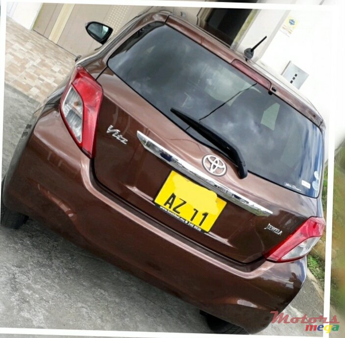 2011' Toyota Vitz JEWELA photo #1