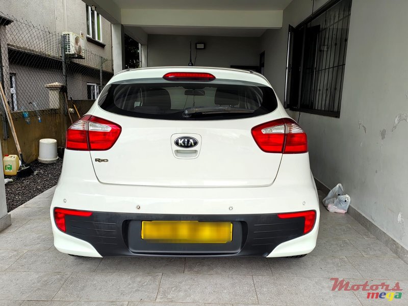 2015' Kia Rio photo #4