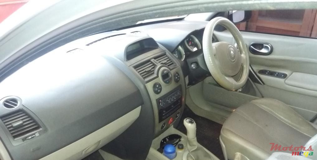 2005' Renault Megane photo #3