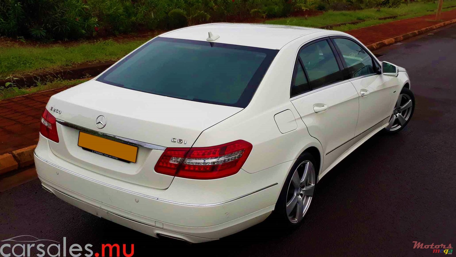 2011' Mercedes-Benz E-Class E250 CGI Avantgarde photo #3