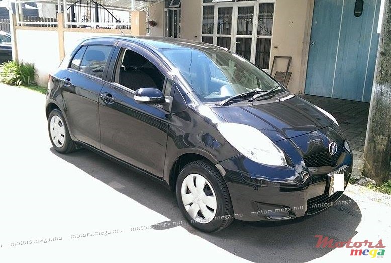 2008' Toyota Vitz photo #1