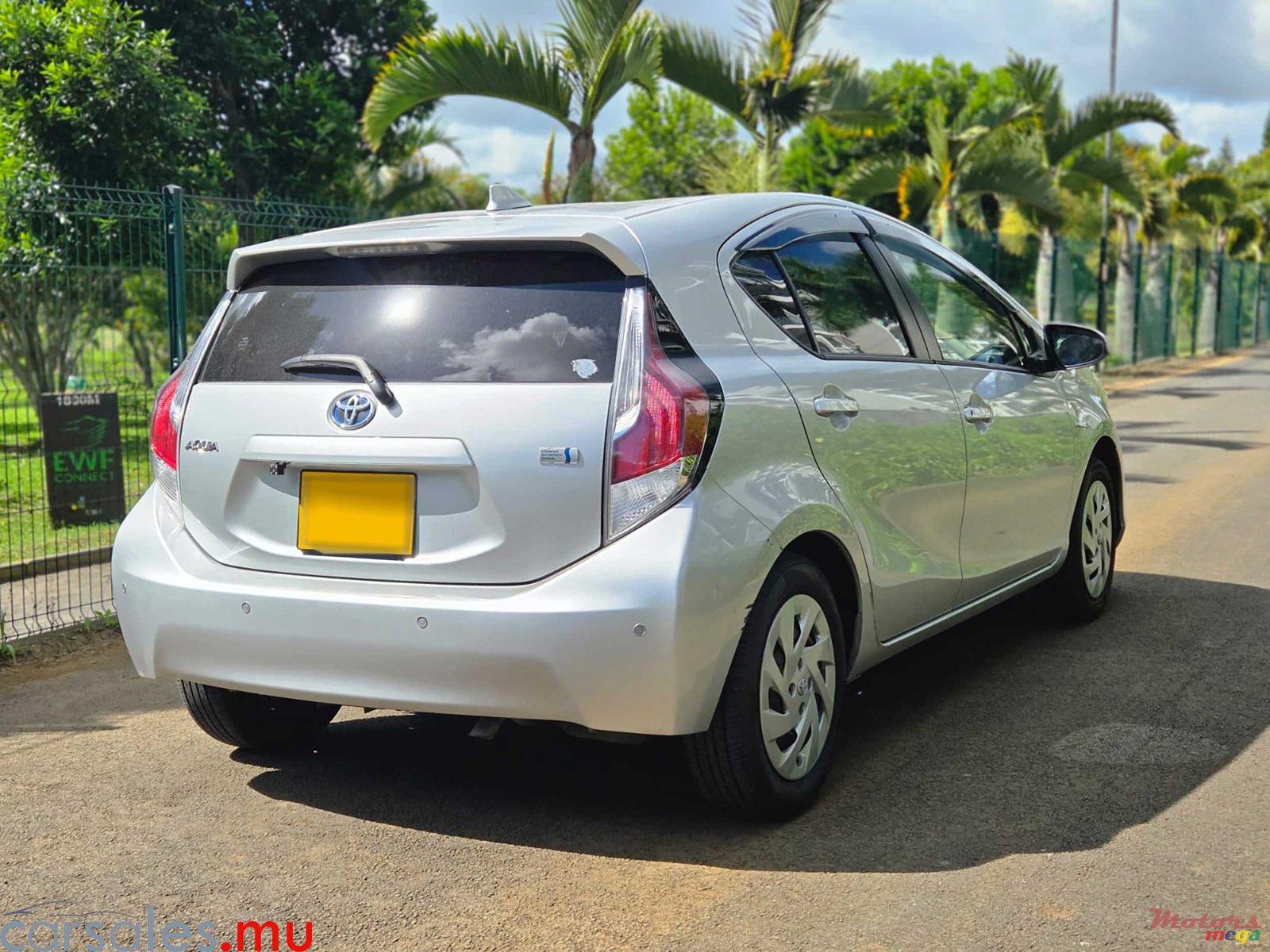 2017' Toyota Aqua 1.5 Hybrid photo #4