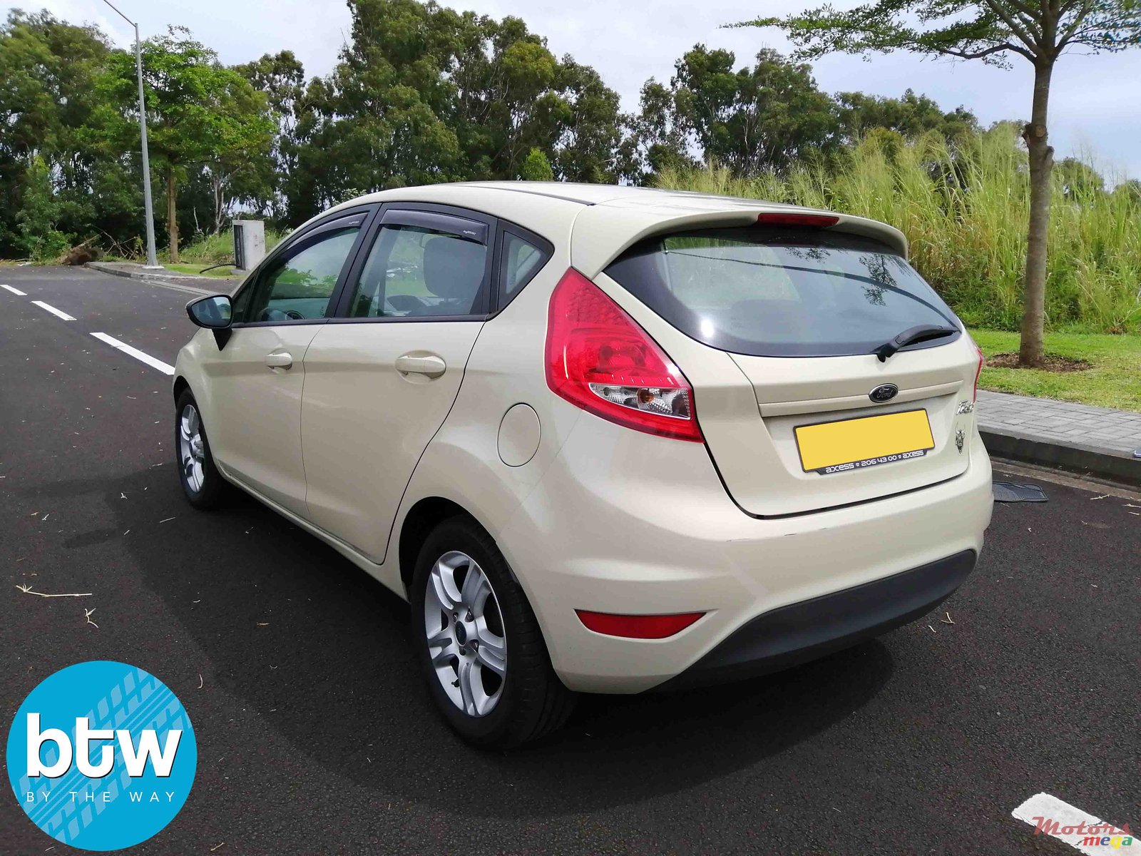 2009' Ford Fiesta photo #2