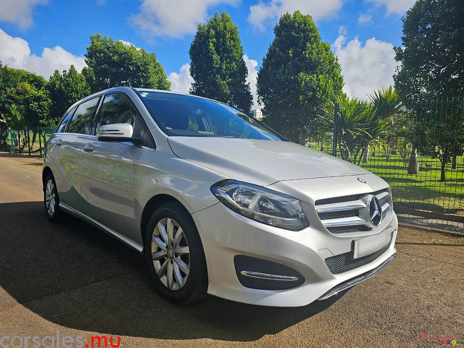 2016' Mercedes-Benz B 180 Style 1.6 photo #2