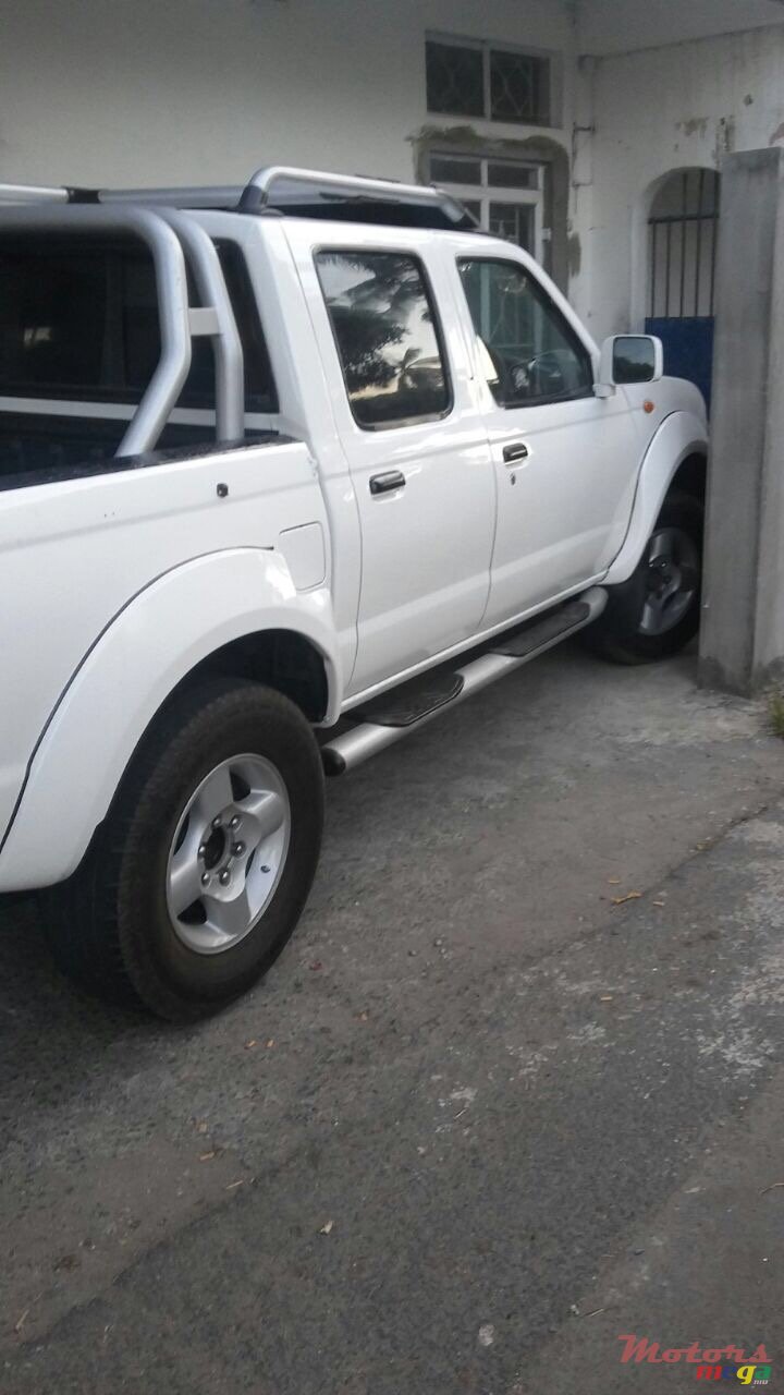 2003' Nissan Hardbody 4x2 photo #2