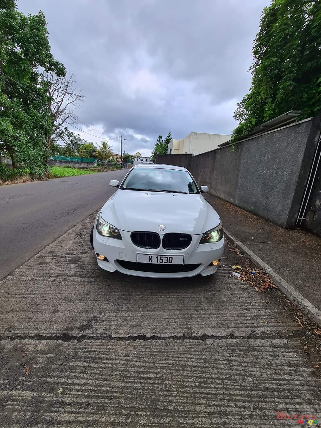 2004' BMW 530 Manual photo #2