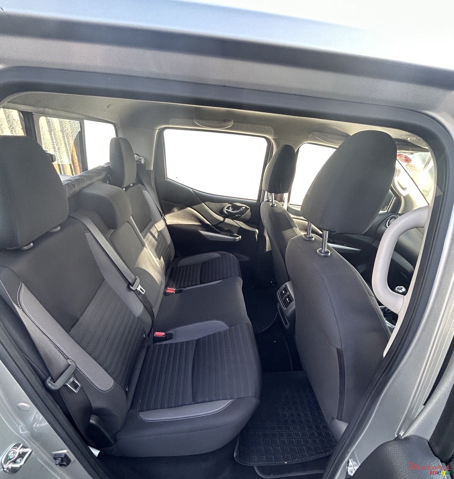 2023' Nissan Navara photo #4