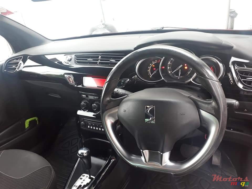 2011' Citroen DS3 photo #1