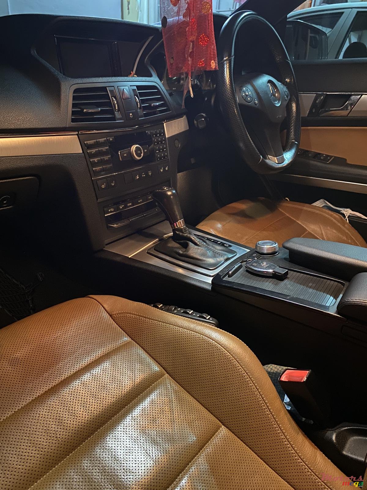 2010' Mercedes-Benz E-Class Coupe AMG photo #3