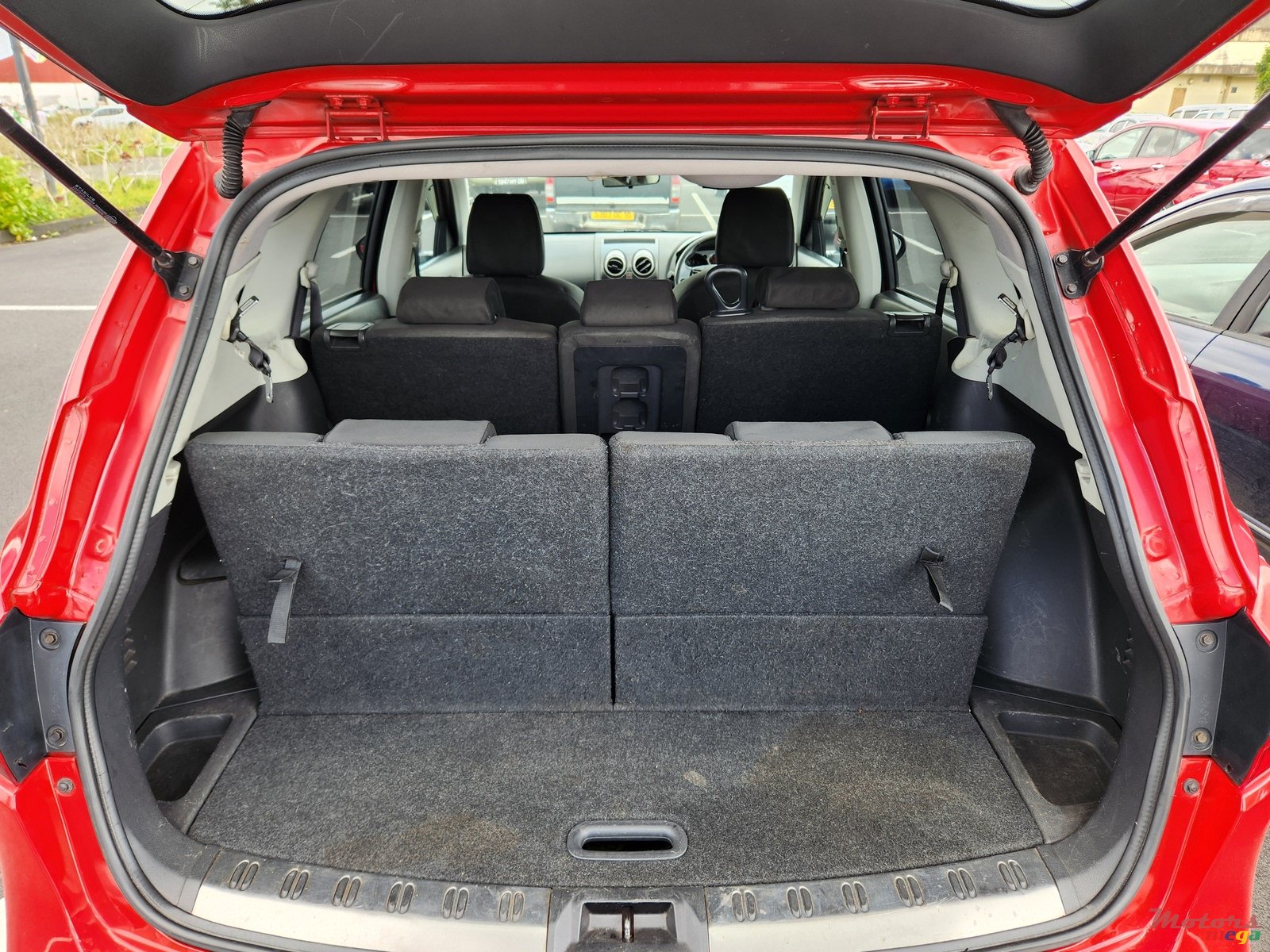 2010' Nissan Qashqai+2 photo #5