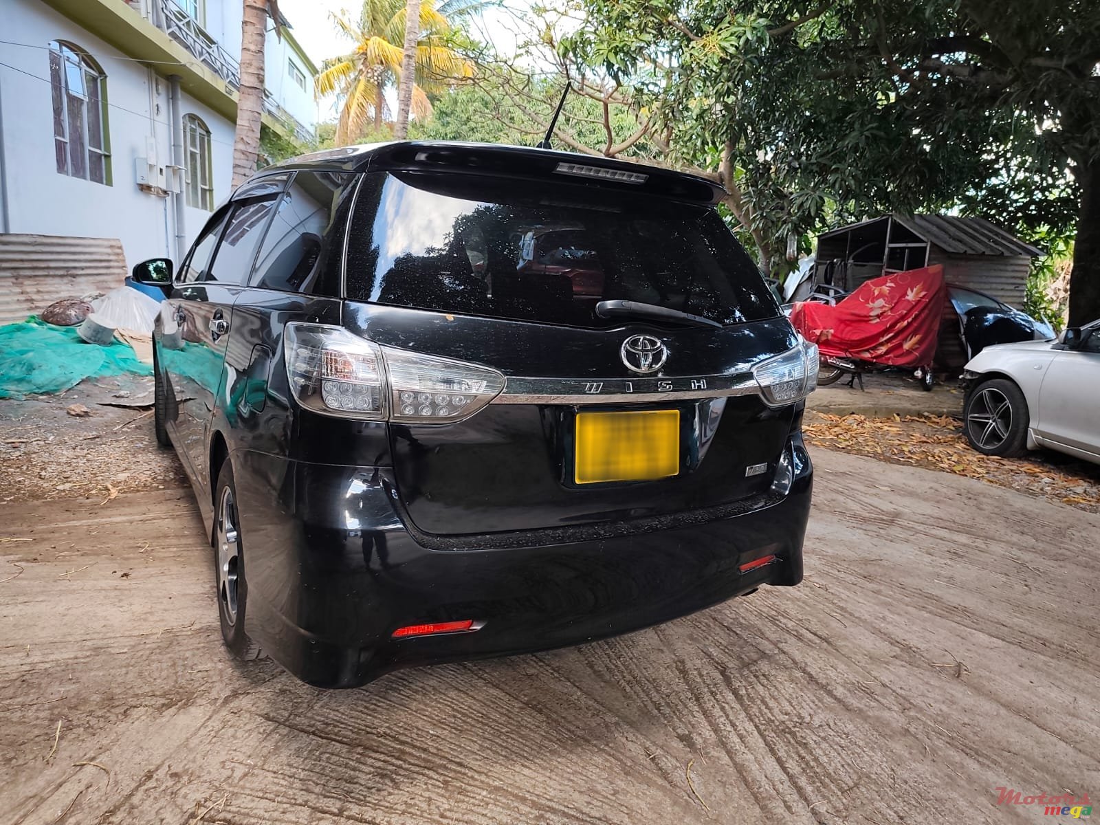 2013' Toyota Wish photo #2