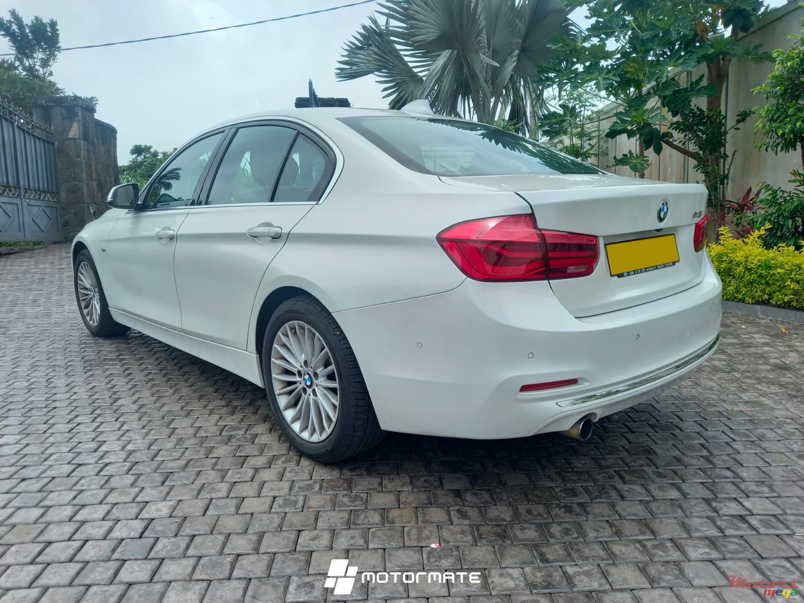 2017' BMW 3 Series photo #3