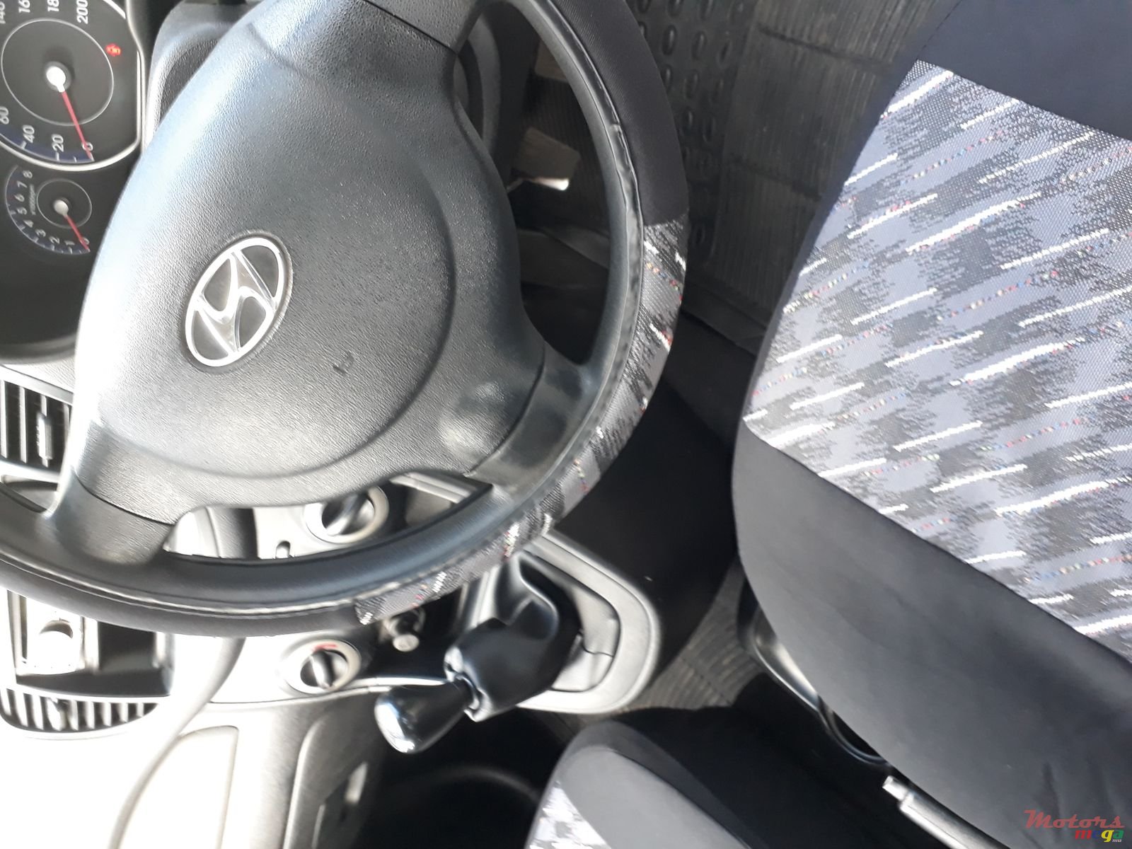 2012' Hyundai i10 photo #2