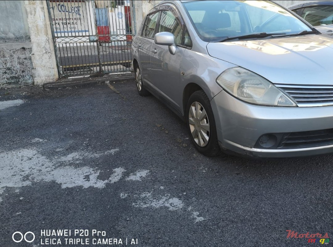 2005' Nissan Tiida photo #2