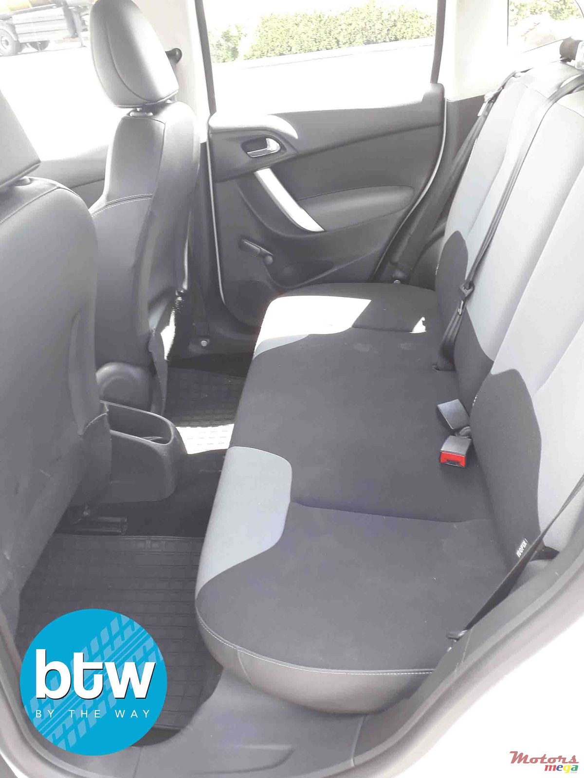 2012' Citroen C3 photo #5