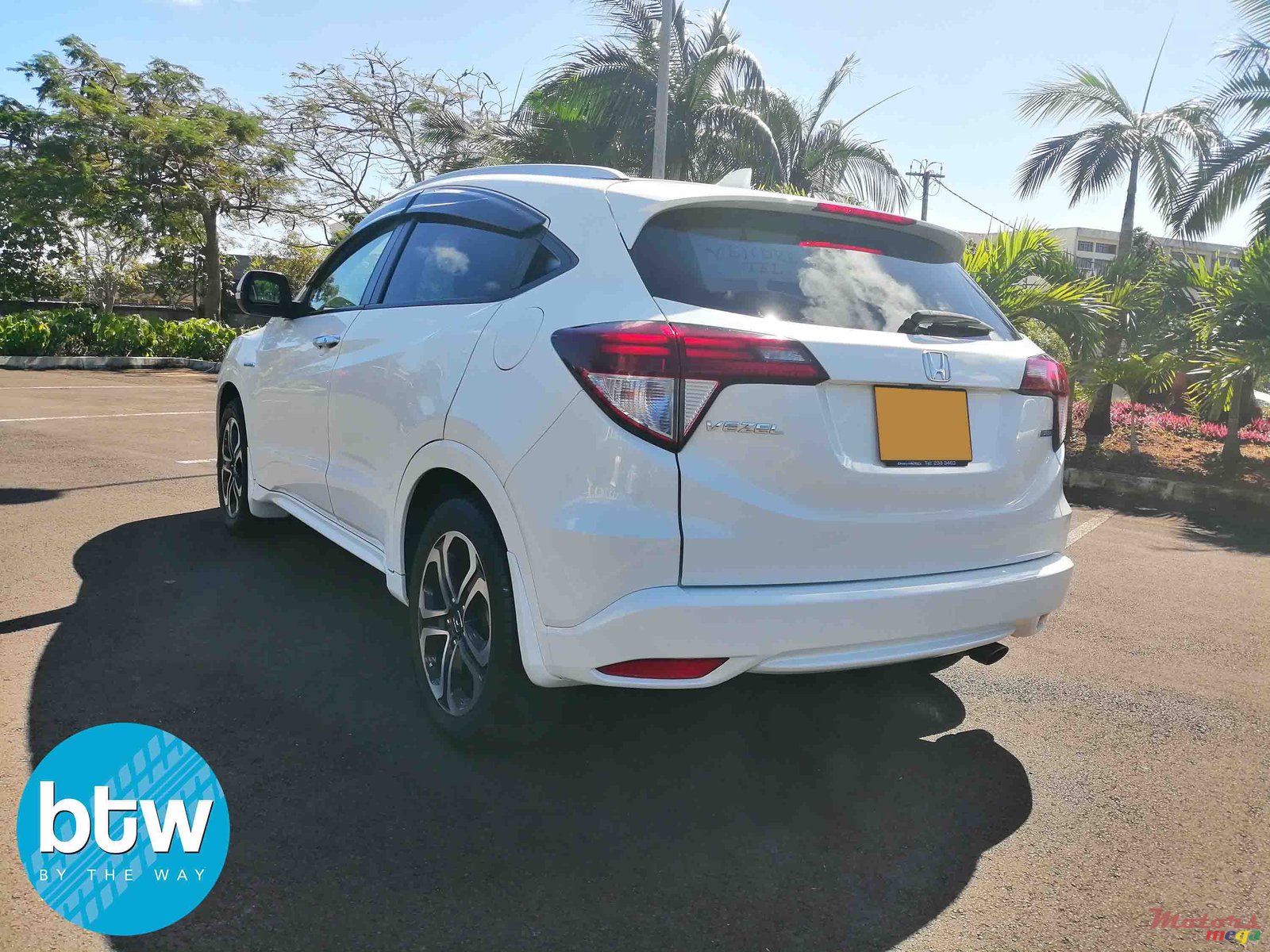 2014' Honda Vamos Vezel Z photo #2