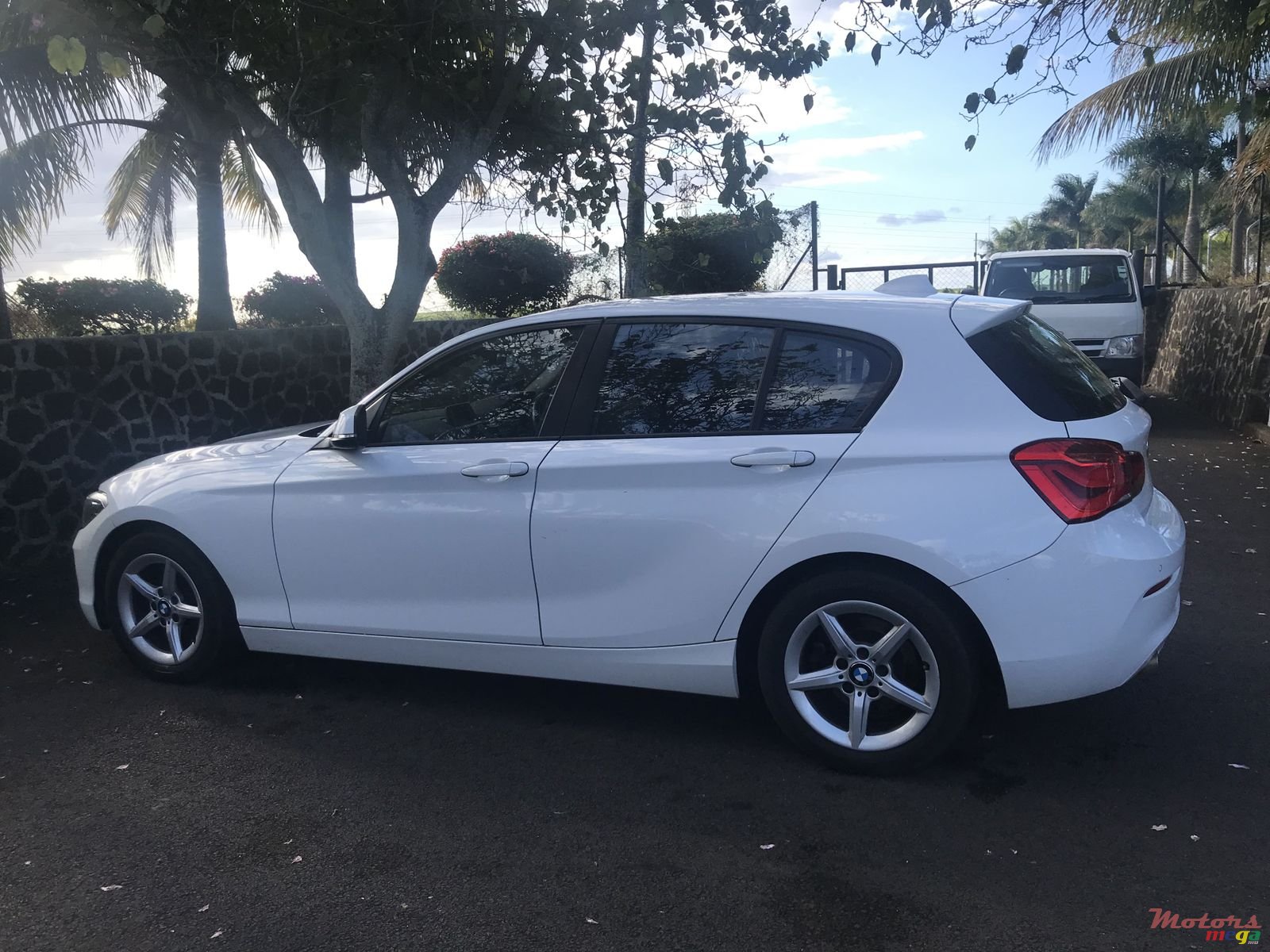 2016' BMW 1 Series 116d photo #3