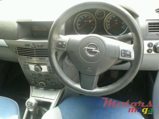 2006' Opel Astra H photo #3