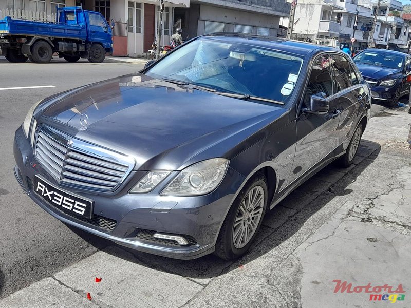 2009' Mercedes-Benz E-Class e250 cgi photo #3