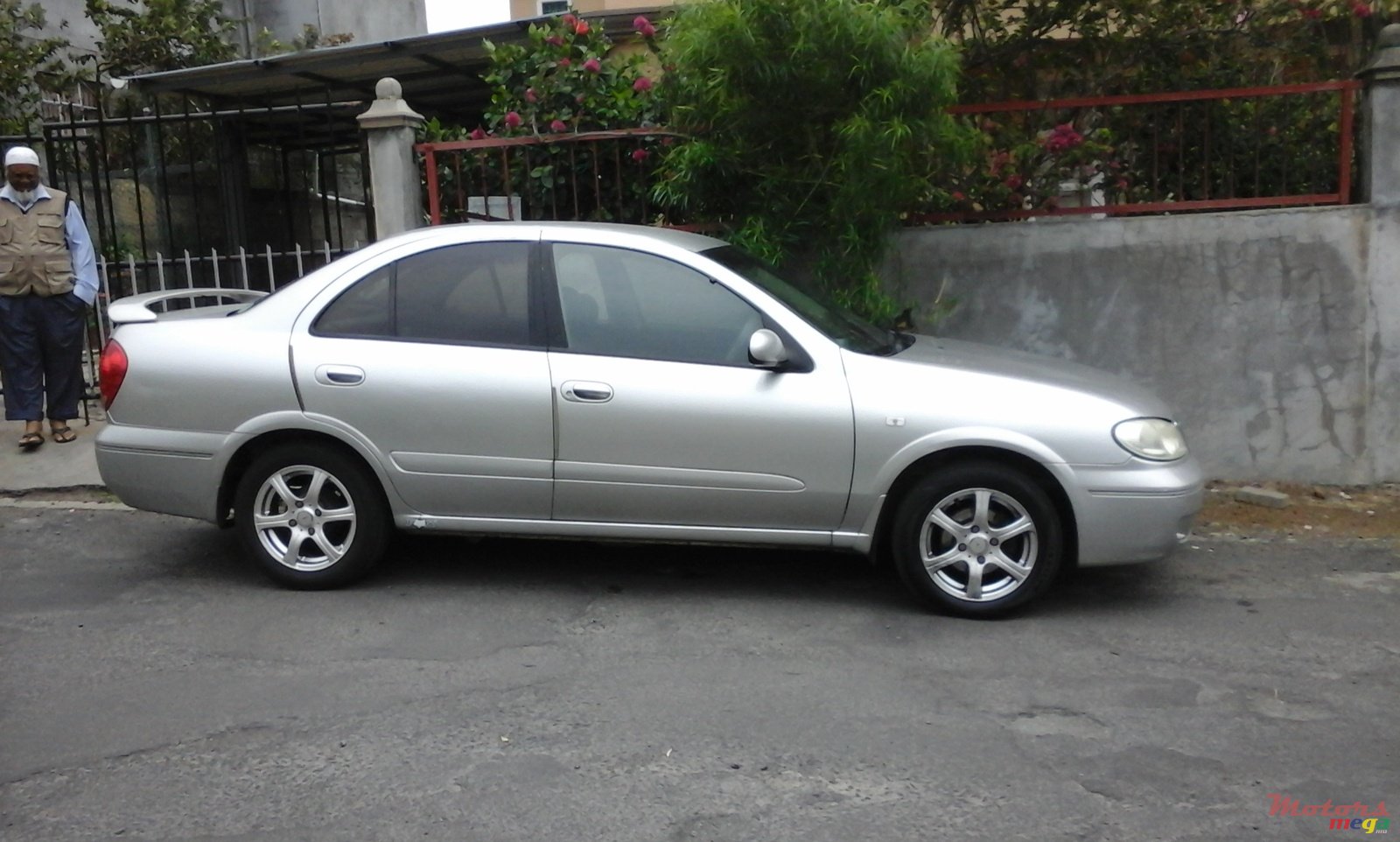 2005' Nissan Sunny photo #2