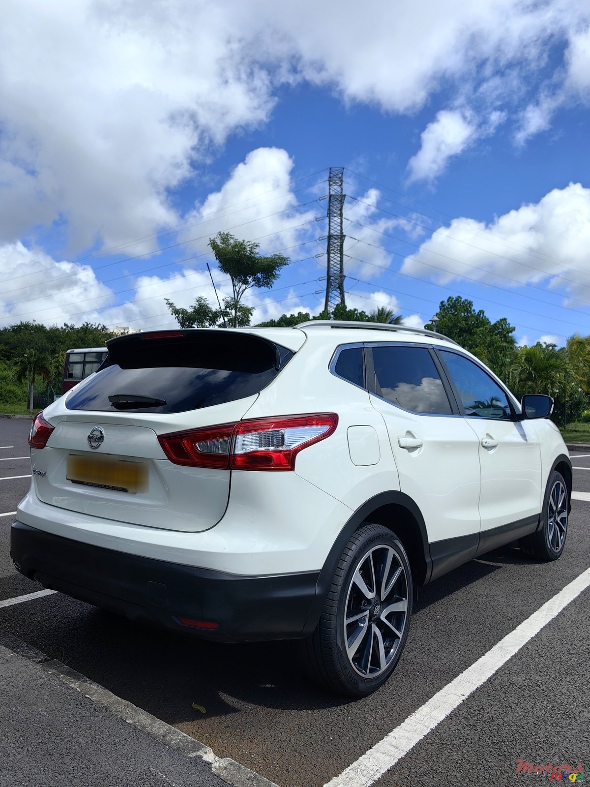 2015' Nissan Qashqai 1.6d CVT Acenta photo #2