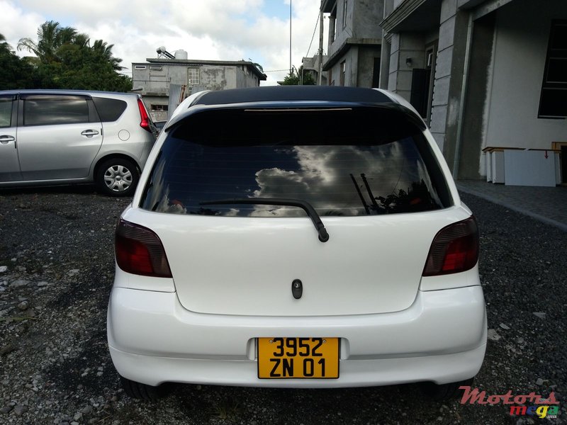 2001' Toyota Vitz photo #3