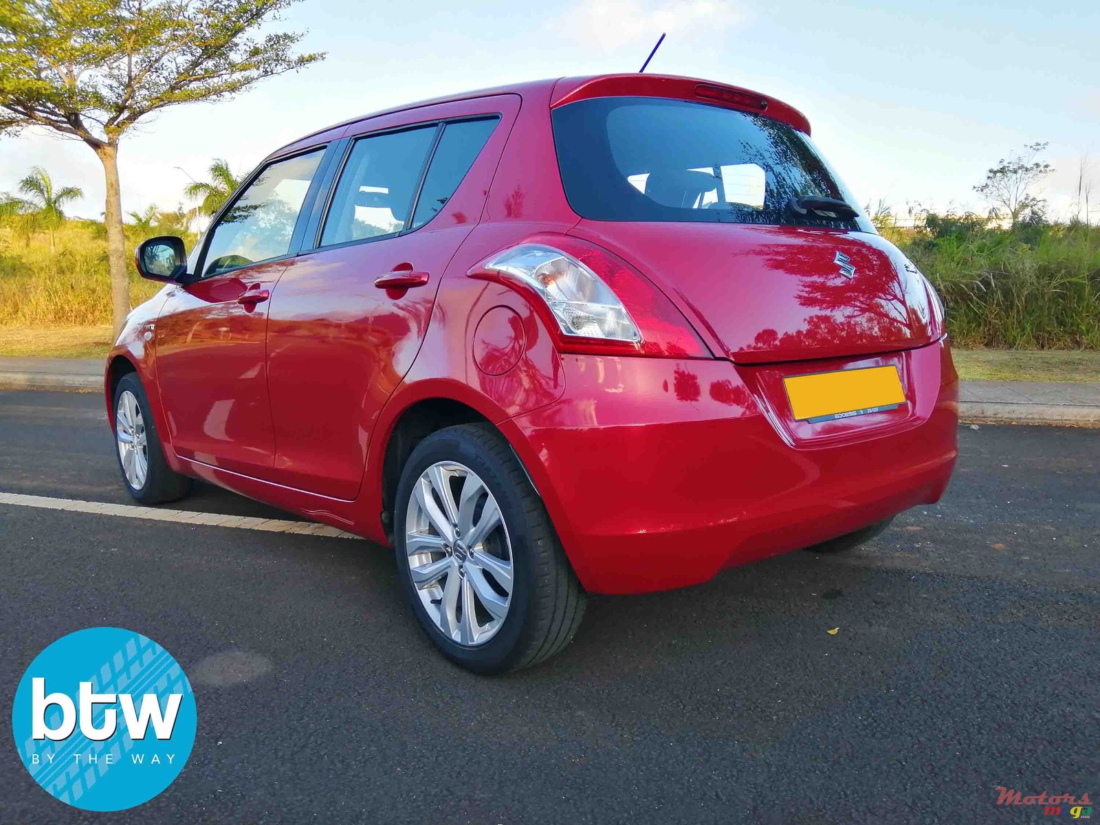 2015' Suzuki Swift photo #3