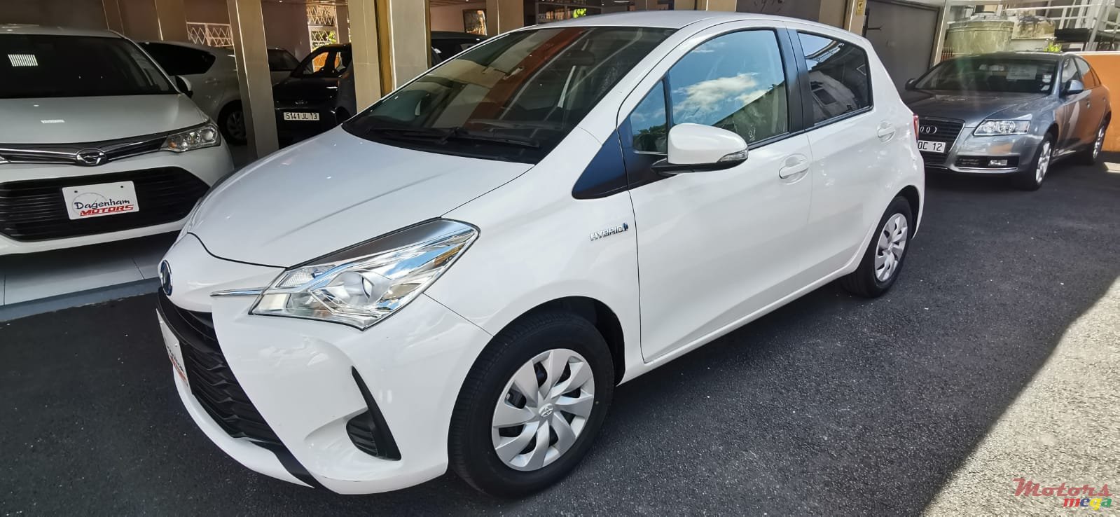 2019' Toyota Vitz HYBRID photo #6