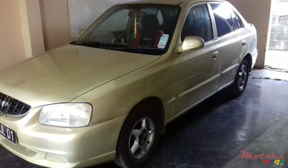 2001' Hyundai Accent photo #1