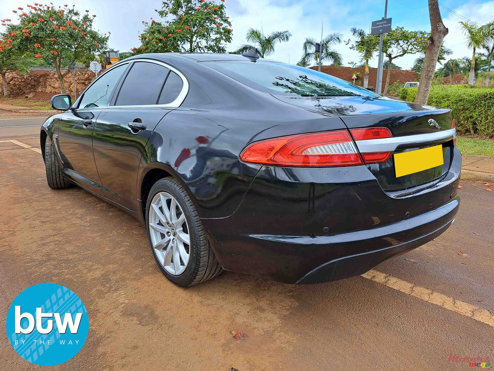 2013' Jaguar XF photo #3