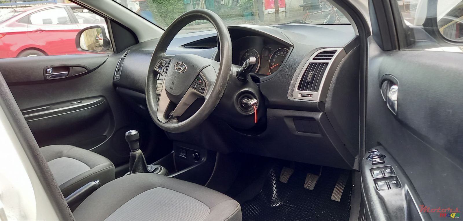 2014' Hyundai i20 photo #3