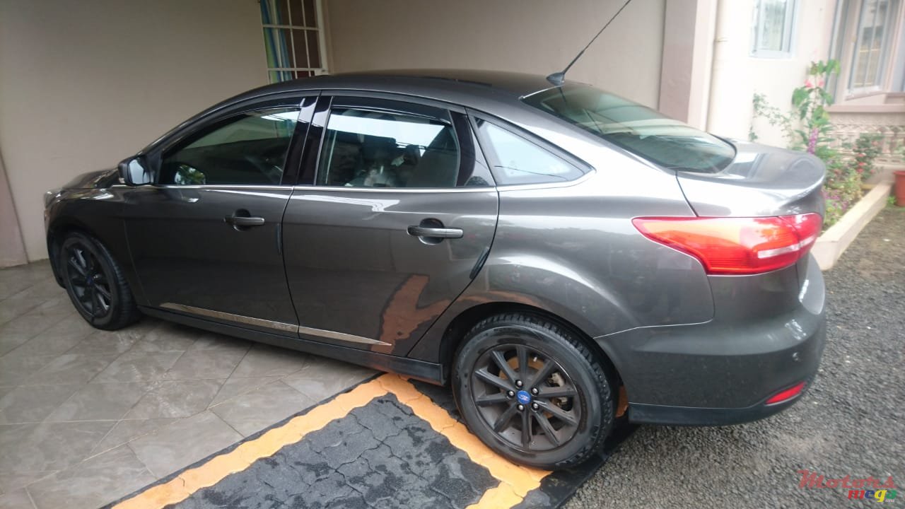 2015' Ford Focus photo #2