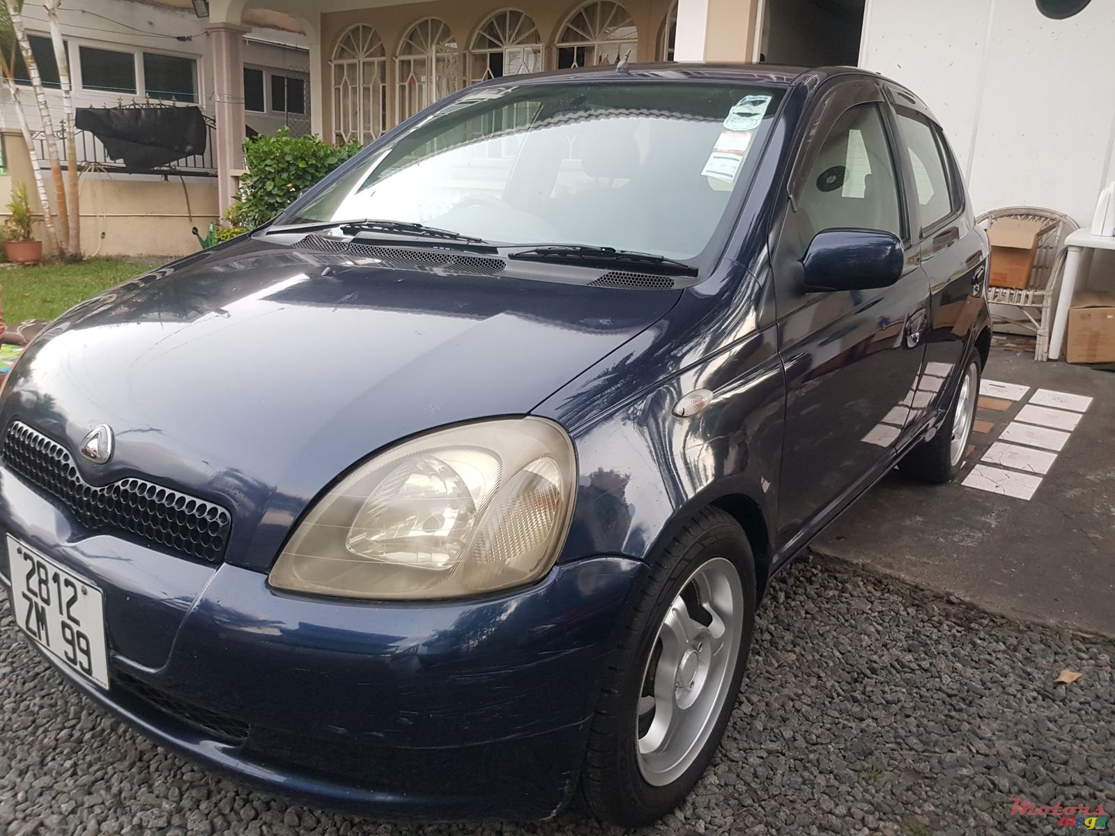 1999' Toyota Vitz photo #1