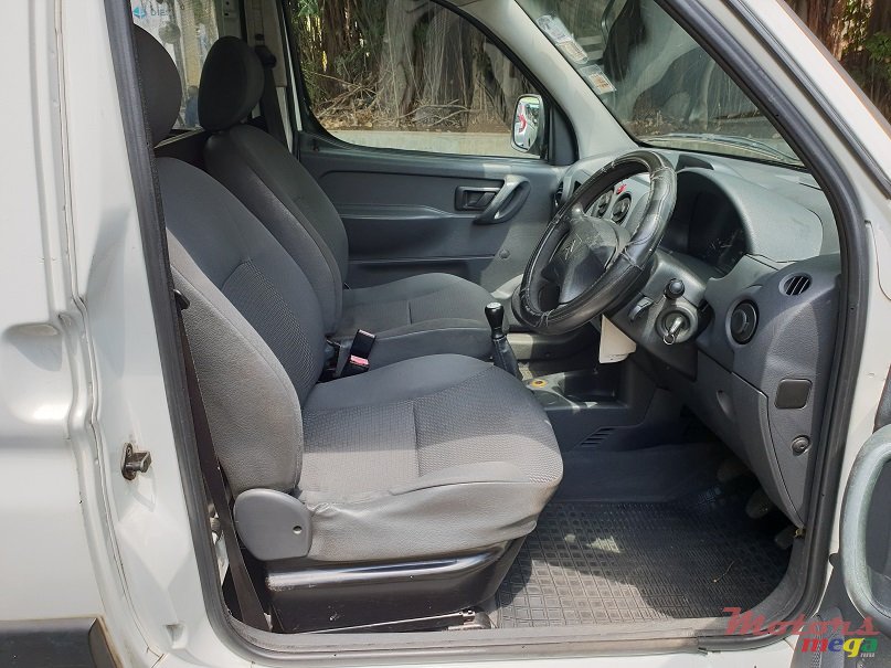 2011' Citroen Berlingo photo #4