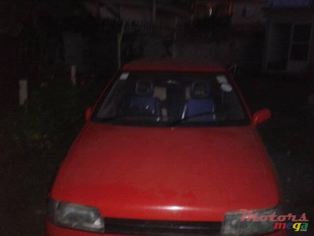 1992' Daihatsu Charade photo #1