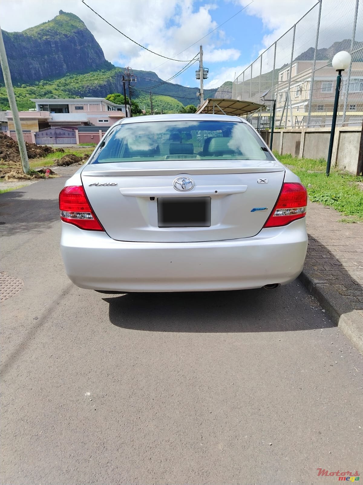 2010' Toyota Axio photo #3