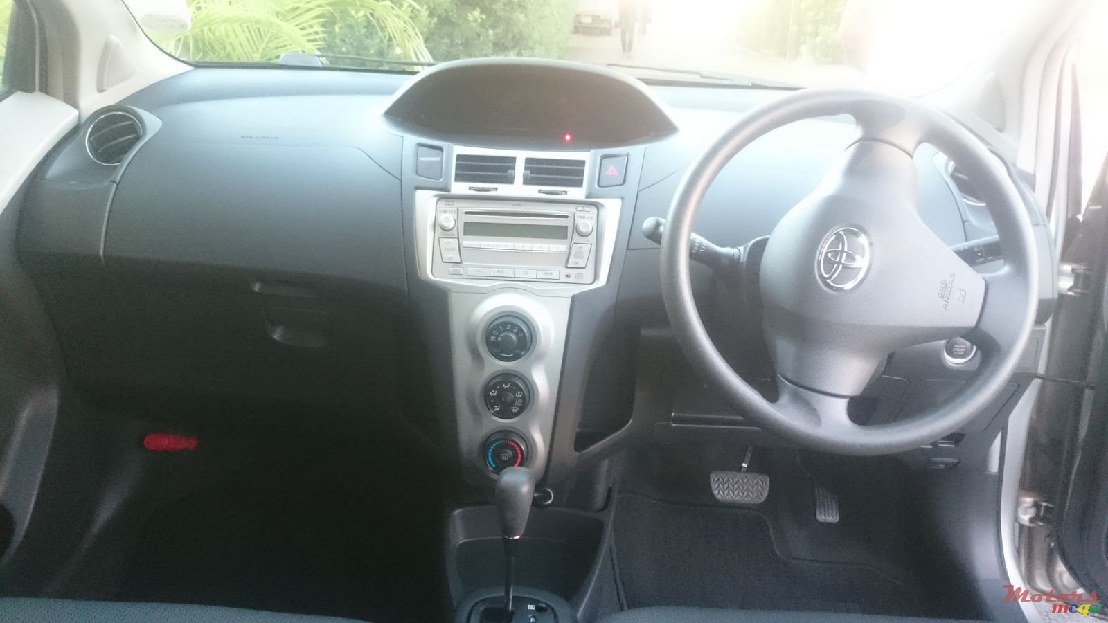 2011' Toyota Vitz 1300cc photo #4