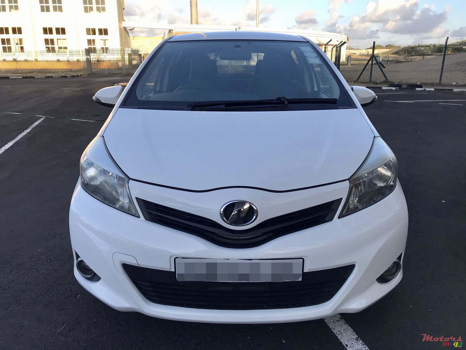 2013' Toyota Vitz photo #1