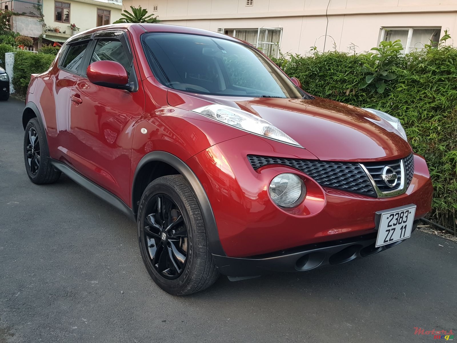 2011' Nissan Juke Automatic photo #1