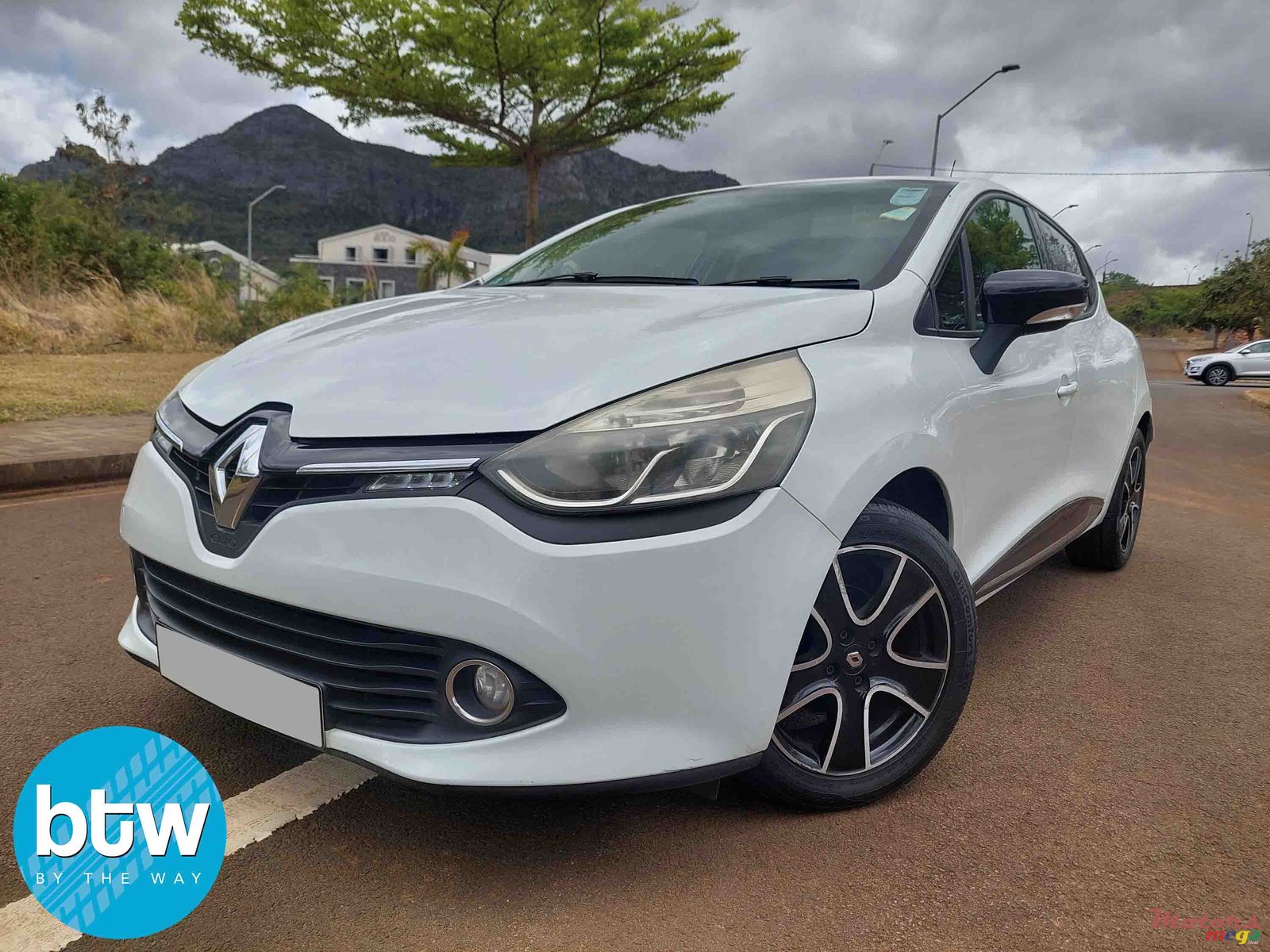2015' Renault Clio photo #2