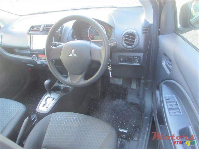 2013' Mitsubishi Mirage photo #5