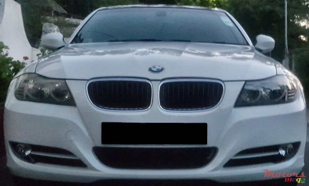 2010' BMW 3 Series Sedan photo #1