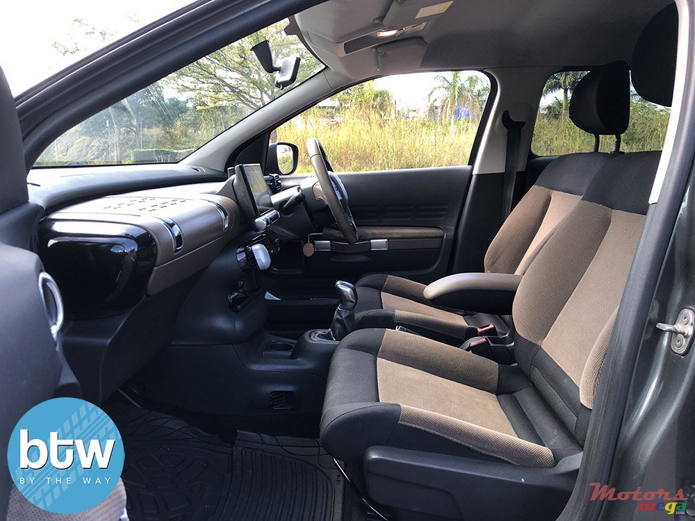 2016' Citroen C4 Cactus photo #6
