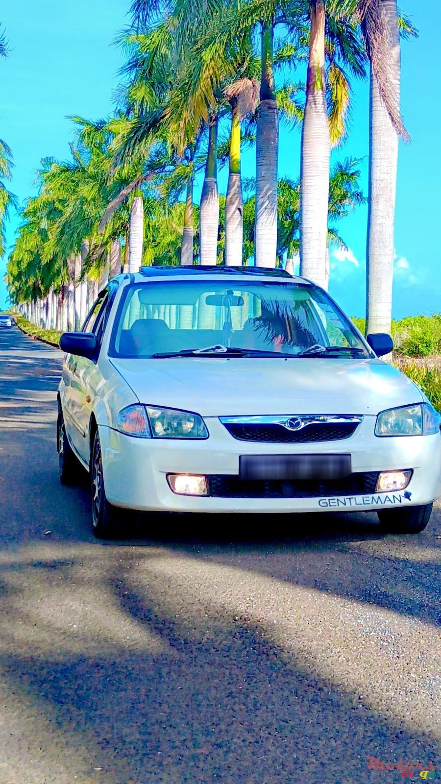 2001' Mazda 323 photo #1