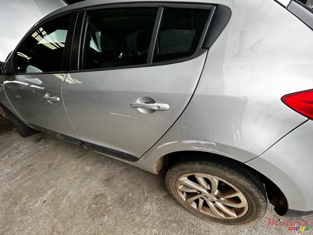 2012' Renault Megane photo #6