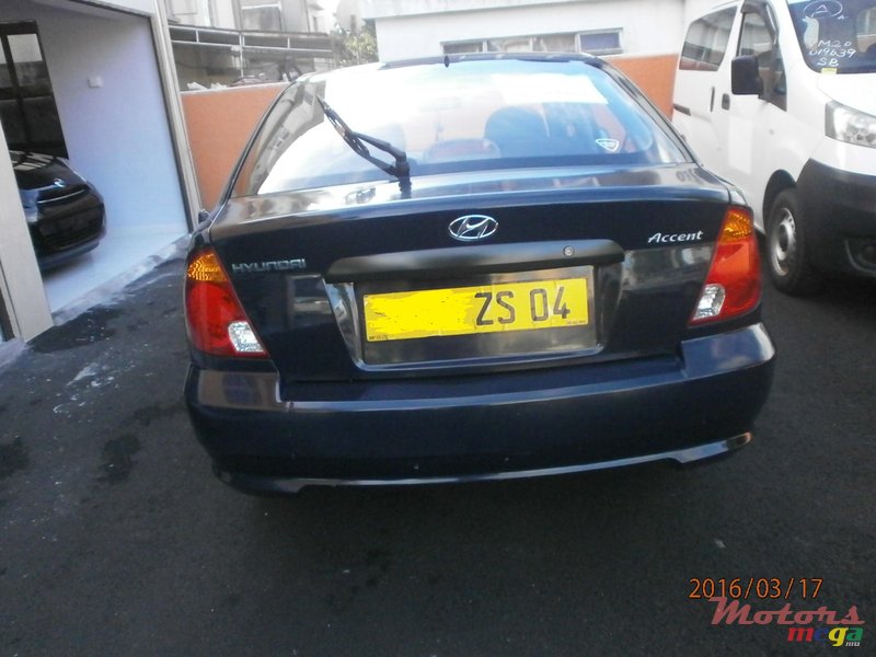 2004' Hyundai Accent photo #2