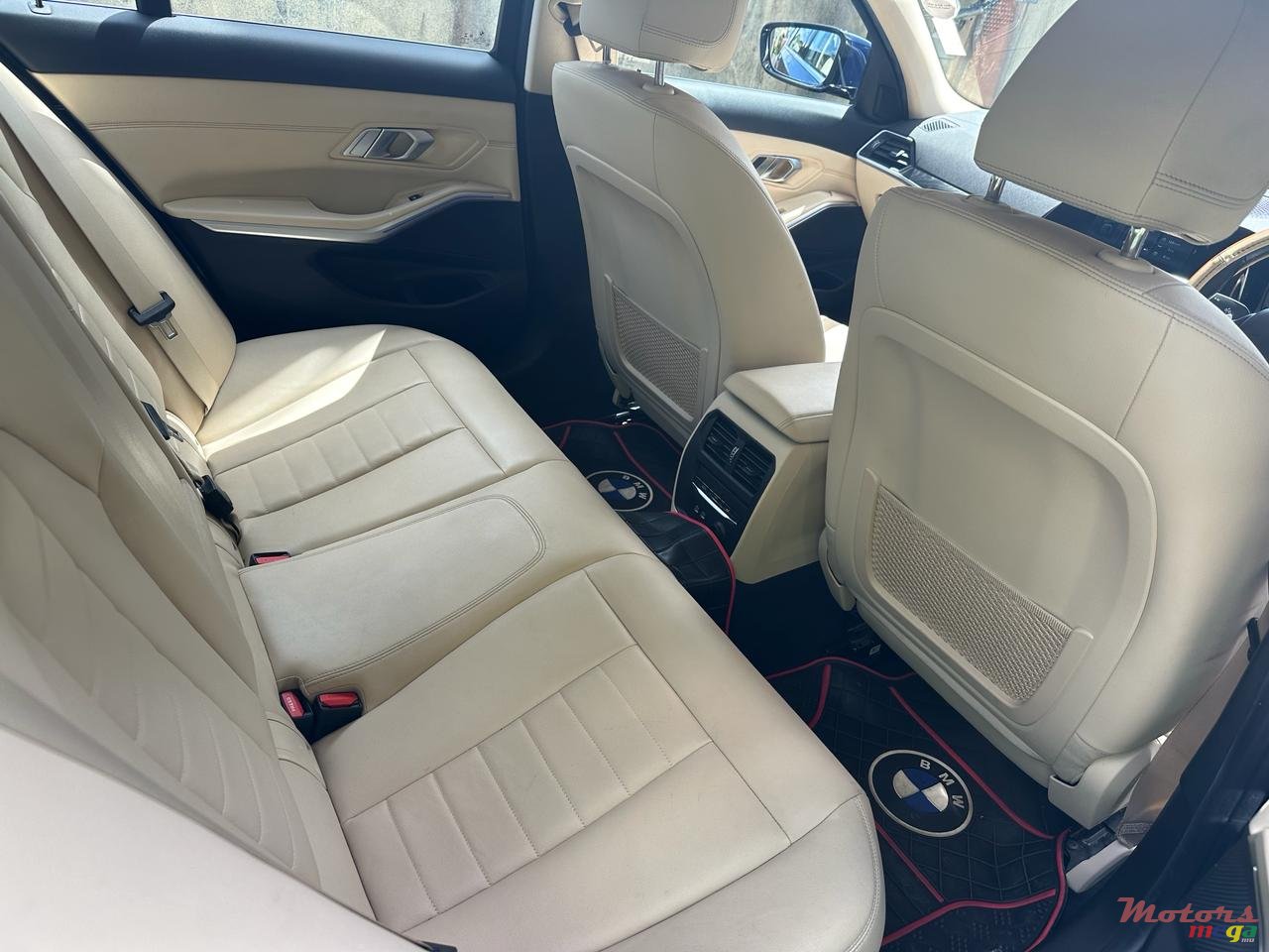 2019' BMW 330 330i photo #5