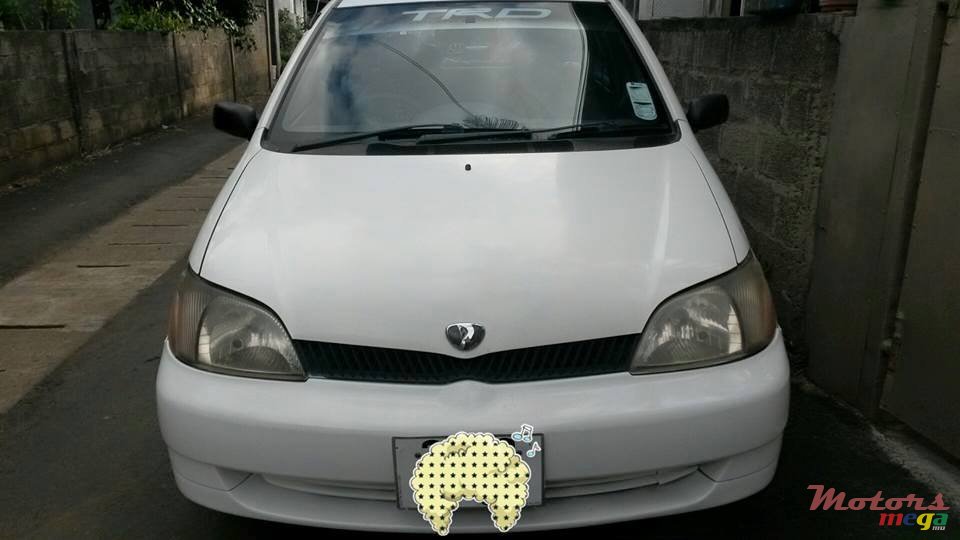 2002' Toyota Platz  photo #2