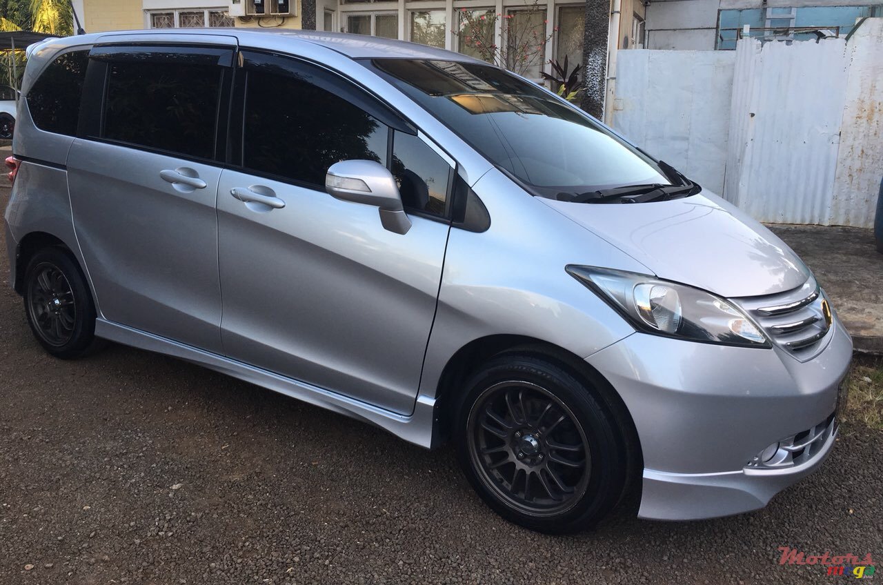 2011' Honda Freed photo #3